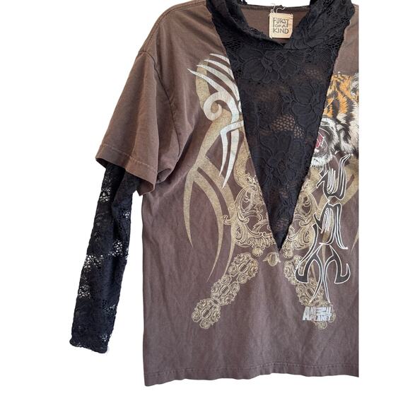 Furst of a Kind Tiger Graphic Tee Lace Inset Upcycled Animal Planet Shirt Sz M/L - Picture 8 of 9